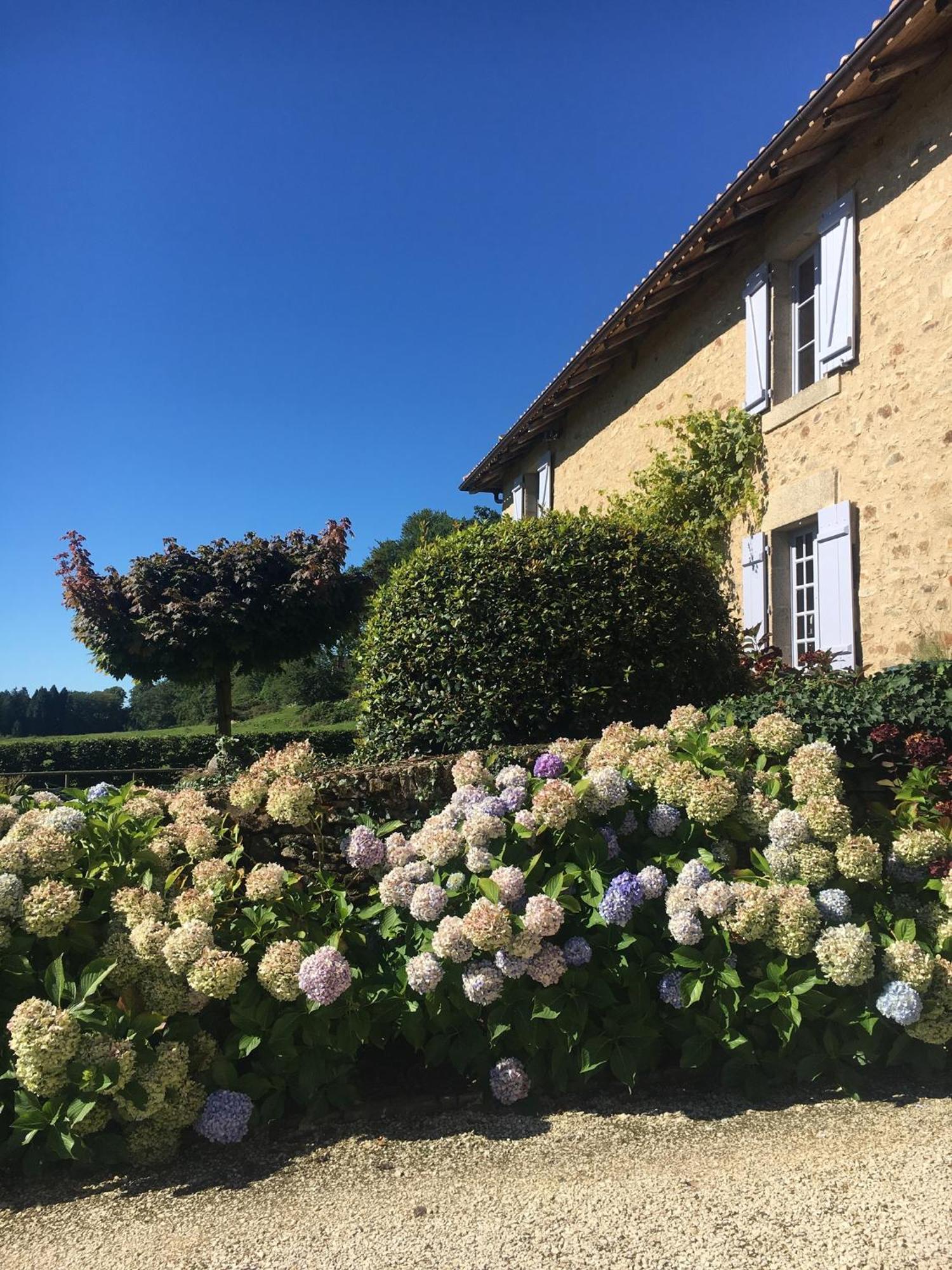Domaine de Montmery. La ferme de Gaston Ambazac Extérieur photo
