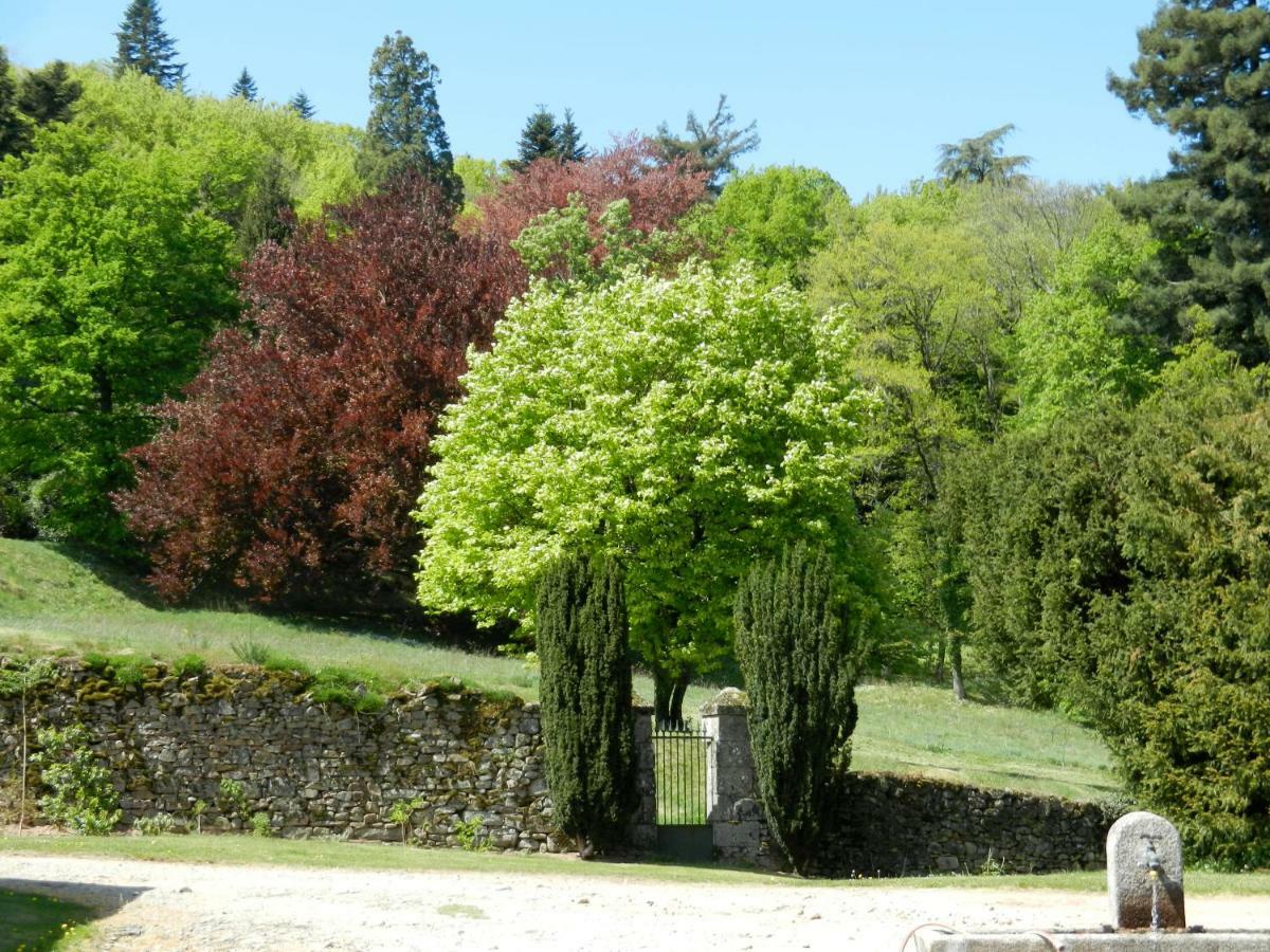 Domaine de Montmery. La ferme de Gaston Ambazac Extérieur photo